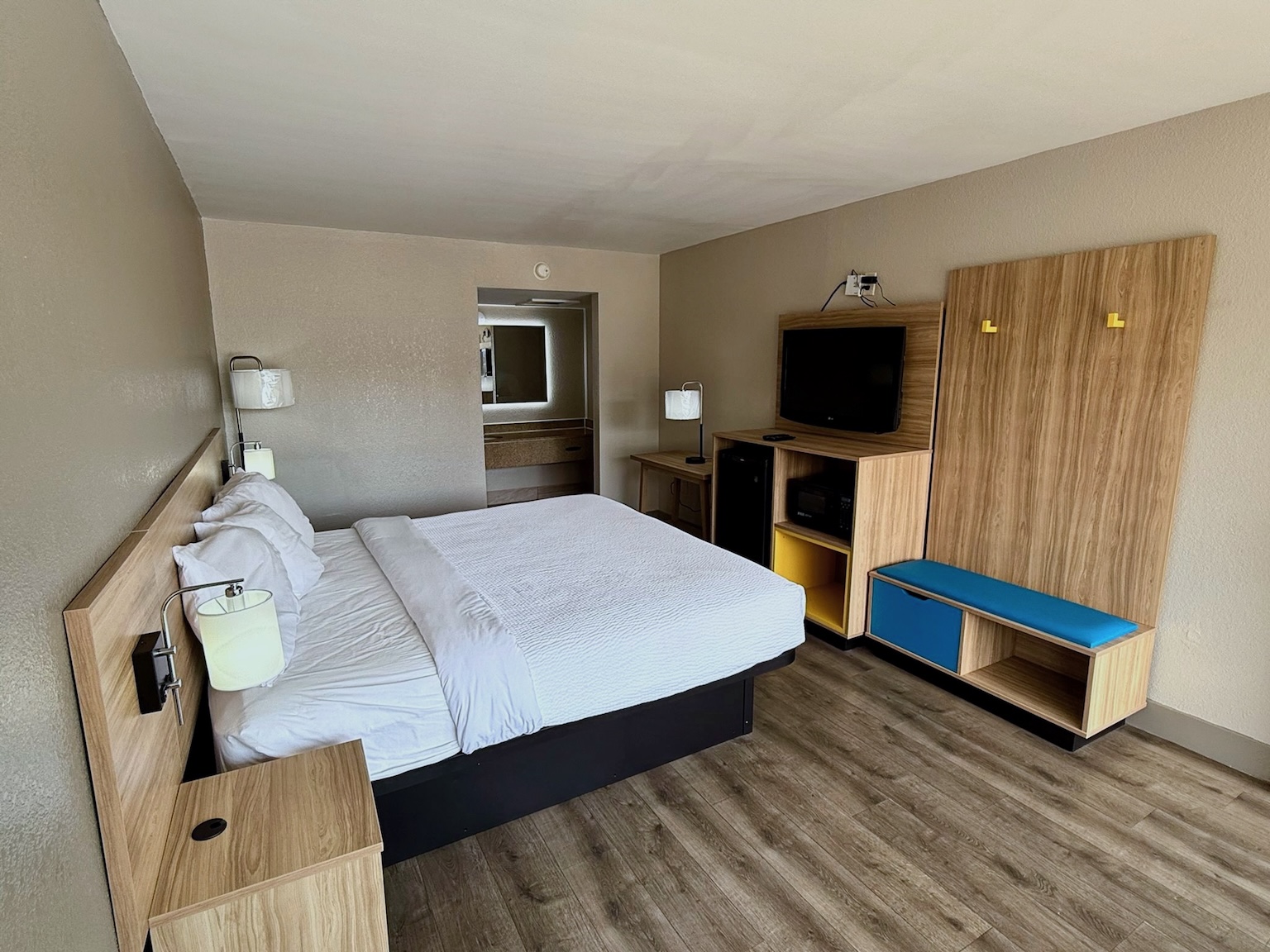 King guest room with work desk, clean bedding, and a layout ideal for business travelers near I‑95.